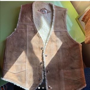 80s vintage Sherpa leather vest
Color: nude/caramel
Condition: good condition